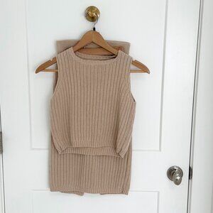 AYNI BEIGE SLEEVELESS SWEATER SET WITH BACK KICK PLEAT